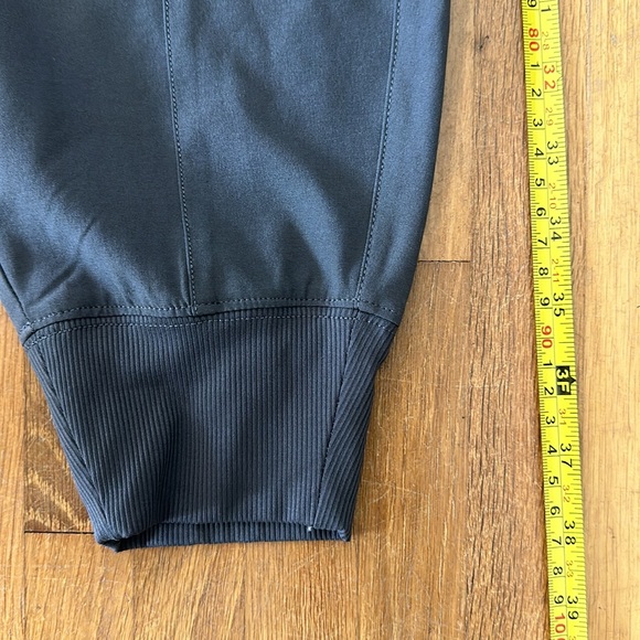 Abercrombie & Fitch | Women’s grey athletic joggers - Picture 12 of 16